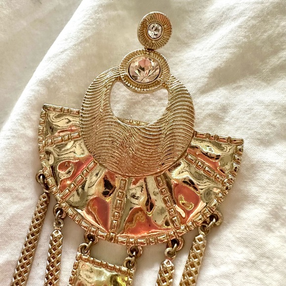 Gold chandelier earring - Picture 3 of 3